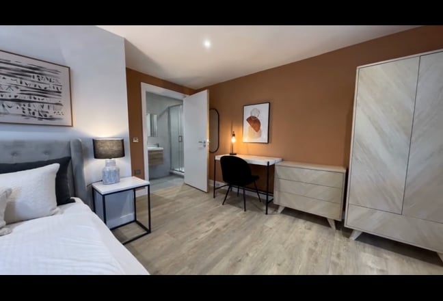 ✨🚿🔑 Great Location - En-Suite Room Aspect Point Main Photo