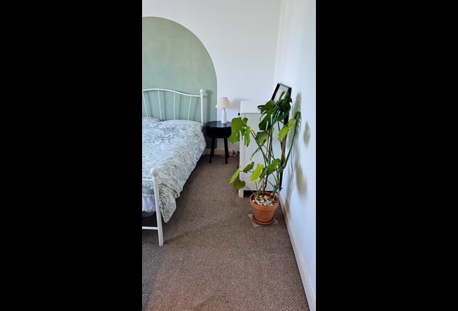 Dagenham East,Double room in well kept family home Main Photo