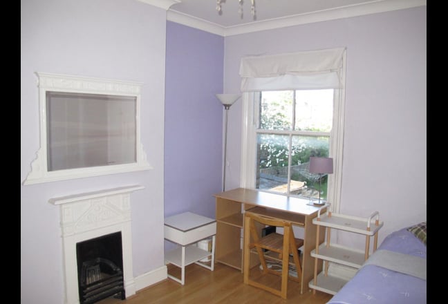 Single room available in ideal location Main Photo