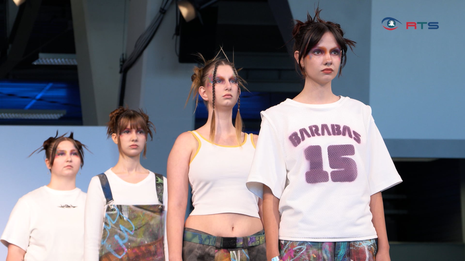 laufsteg-am-flughafen-modeschule-hallein-praesentiert-final-collections