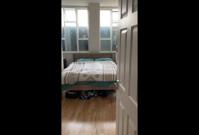 Room available in a 2-bedroom flat in Old Street Main Photo