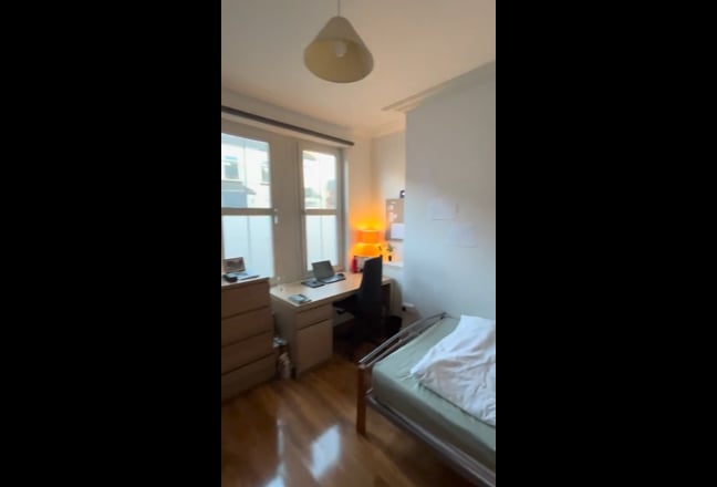 Large Student Room | &pound;115/Week inc Bills Main Photo