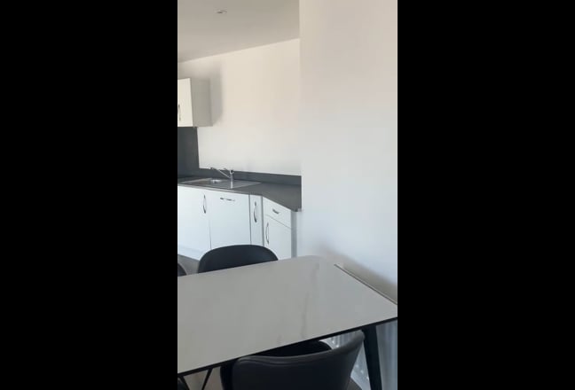 Ensuite in a 2-bedroom flat near Brindley Place Main Photo