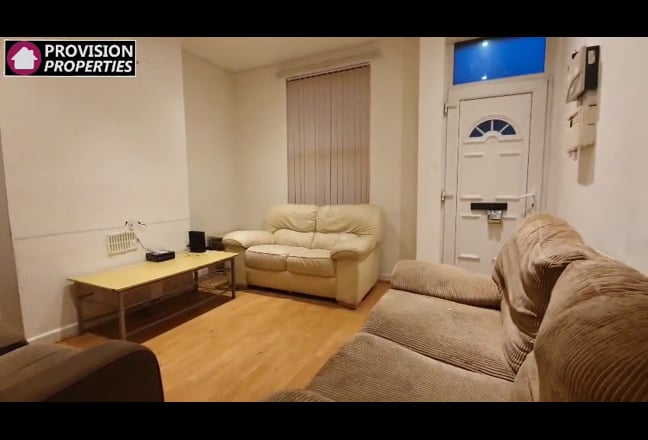 102 Royal park Road - 1 Flatmate needed! Main Photo