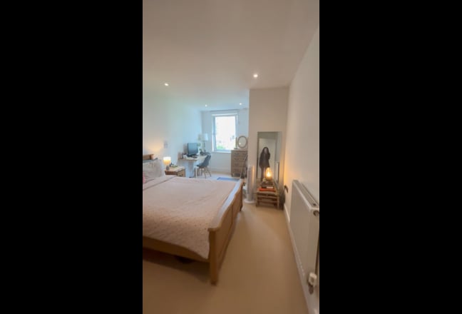 Spacious Ensuite Near Canary Wharf Main Photo