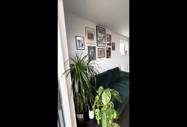 2-Bedroom flat, Private Parking & Communal Garden Main Photo