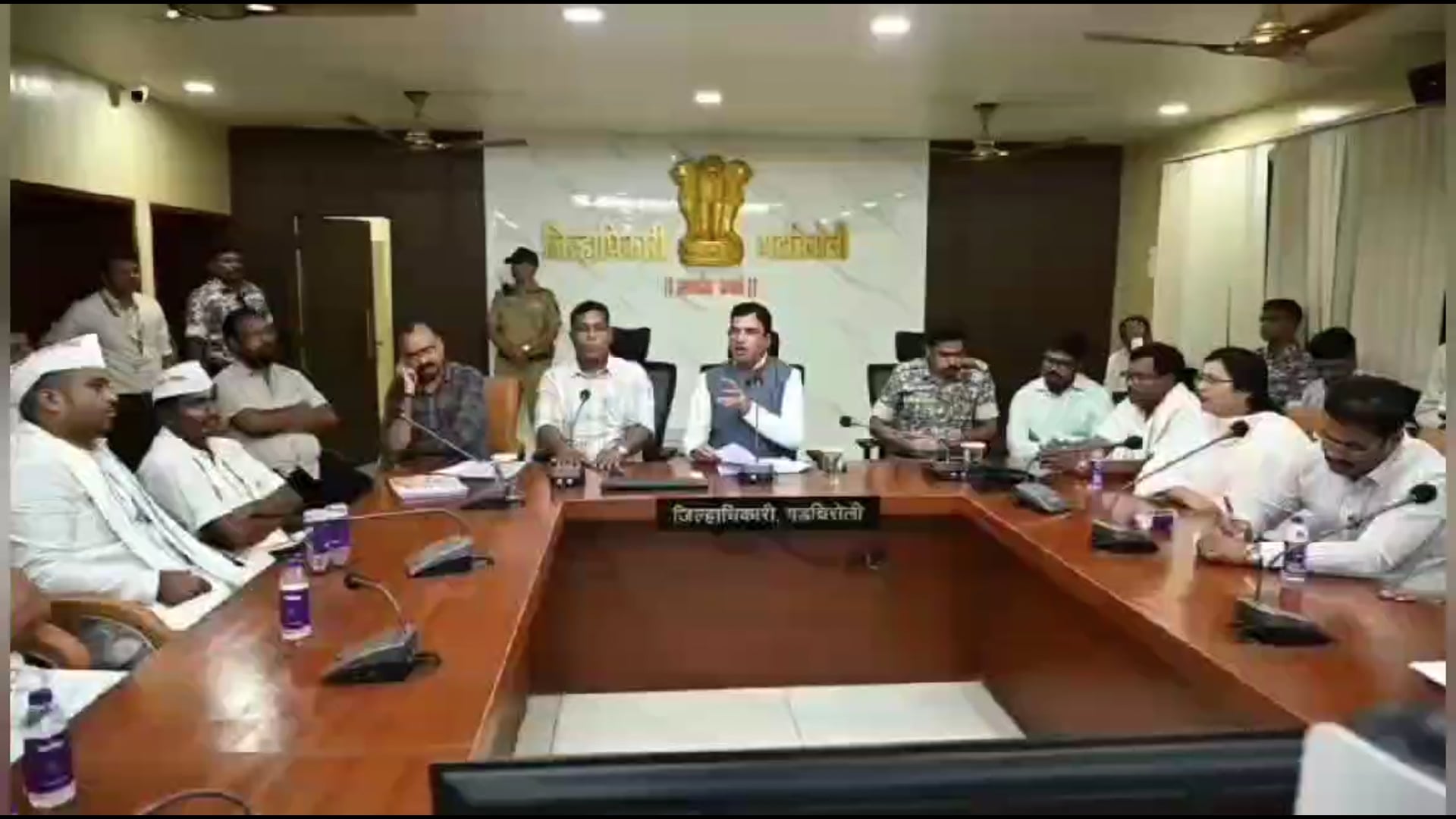 सहपालकमंत्री अँड आशीष जयस्वाल यांच्या आगमनानंतर शेतकरी आंदोलन स्थगित विमानतळ भुमिअधिग्रहणाची प्रक्रिया तात्पुरती स्थगीती
