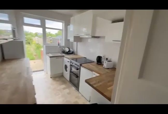 ✨🏡 3 Beautiful Rooms Available – Wimbledon ✨🏡 Main Photo