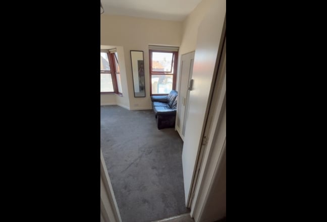 🌟 Extra Large Room in Spacious  House inc bills Main Photo