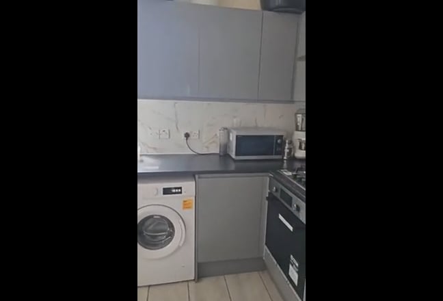 4 bedroom house with garden, ILFORD Main Photo