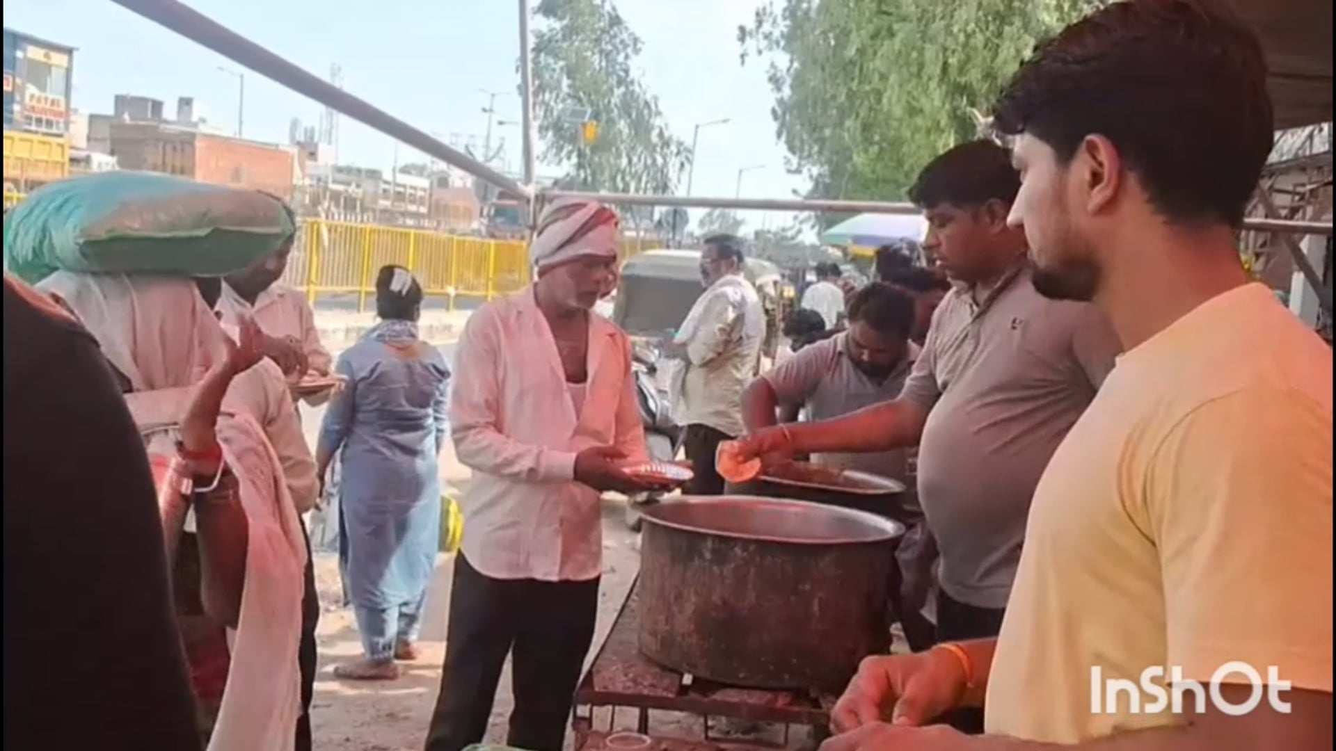 ब्रज चौरासी कोस परिक्रमा में भक्ति भाव का जन सैलाब उमडा