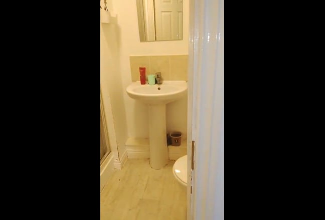Ensuite Double Room | River Front | Near Hospital Main Photo