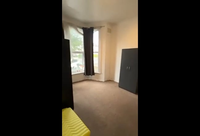 3Bhk House Ilford IG1  Main Photo