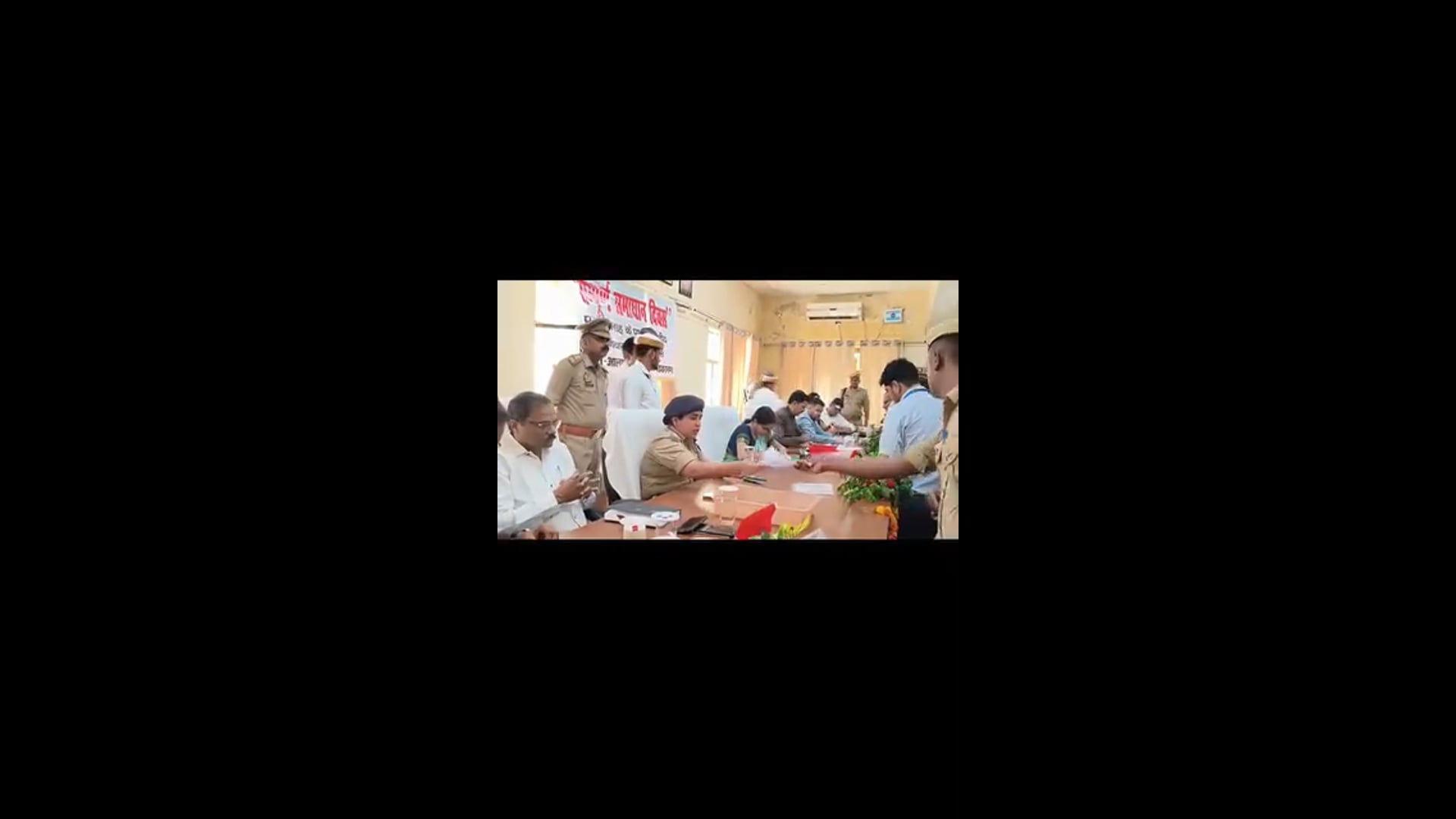 आलापुर तहसील में 'संपूर्ण समाधान दिवस डीएम और एसपी ने सुनी फरियादियों की समस्याएं तत्काल निस्तारण के दिए निर्देश।