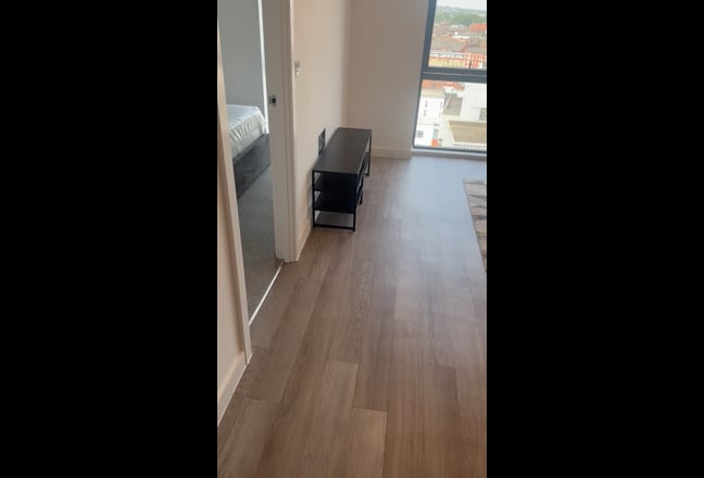 Looking for potential flatmate for second room Main Photo