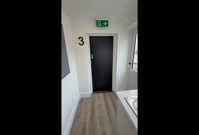 Brand new luxury ensuite rooms & studios Main Photo
