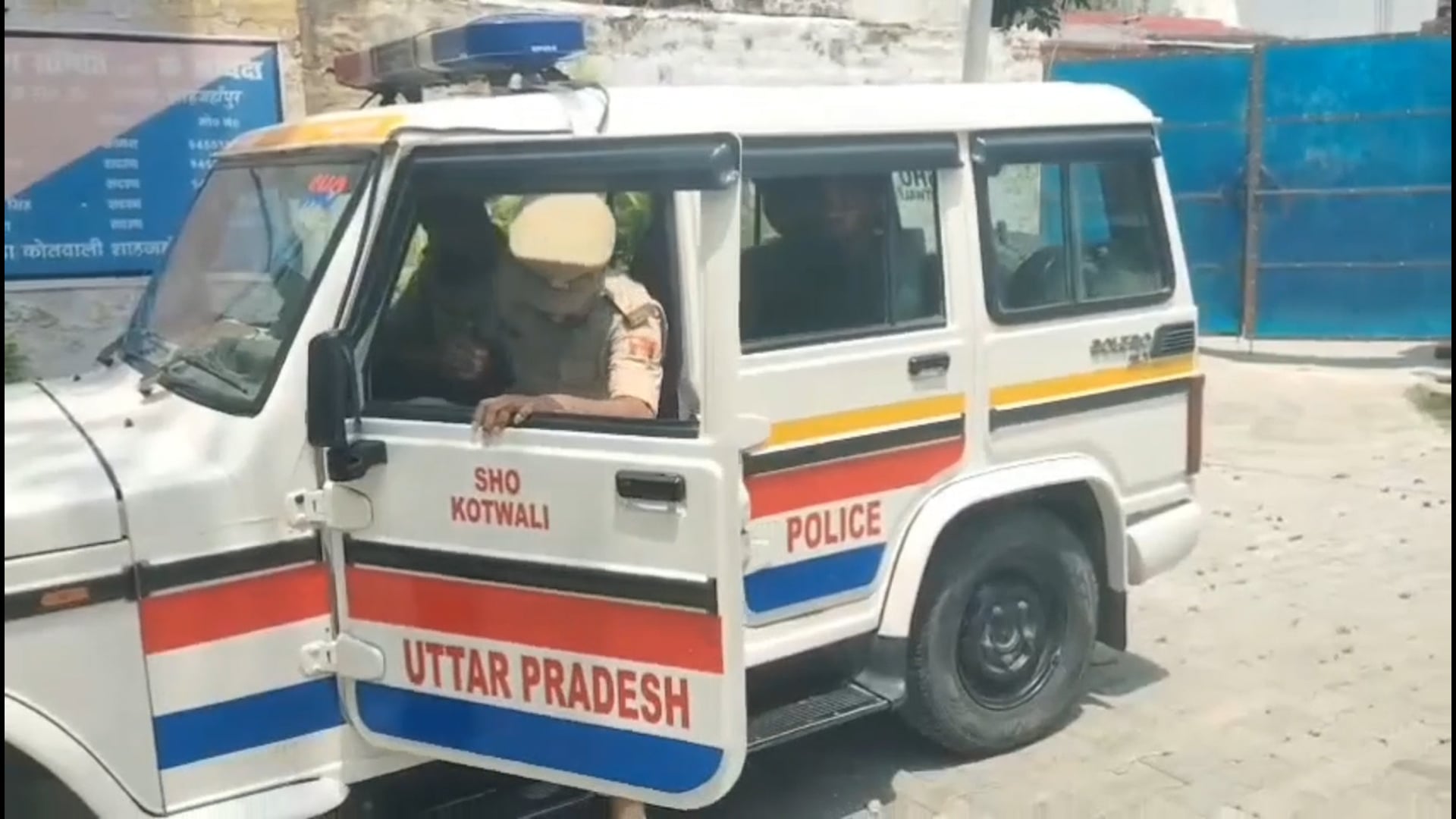 शाहजहाँपुर की कोतवाली पुलिस ने अवैध हथियारों के विरुद्ध अभियान के तहत एक युवक को गिरफ्तार किया। आरोपी रजत सोनी के कब्जे से एक 315 बोर का देशी तमंचा और एक जिंदा कारतूस बरामद हुआ। पुलिस ने आर्म्स एक्ट के तहत मुकदमा दर्ज कर आगे की कार्रवाई शुरू कर दी है।