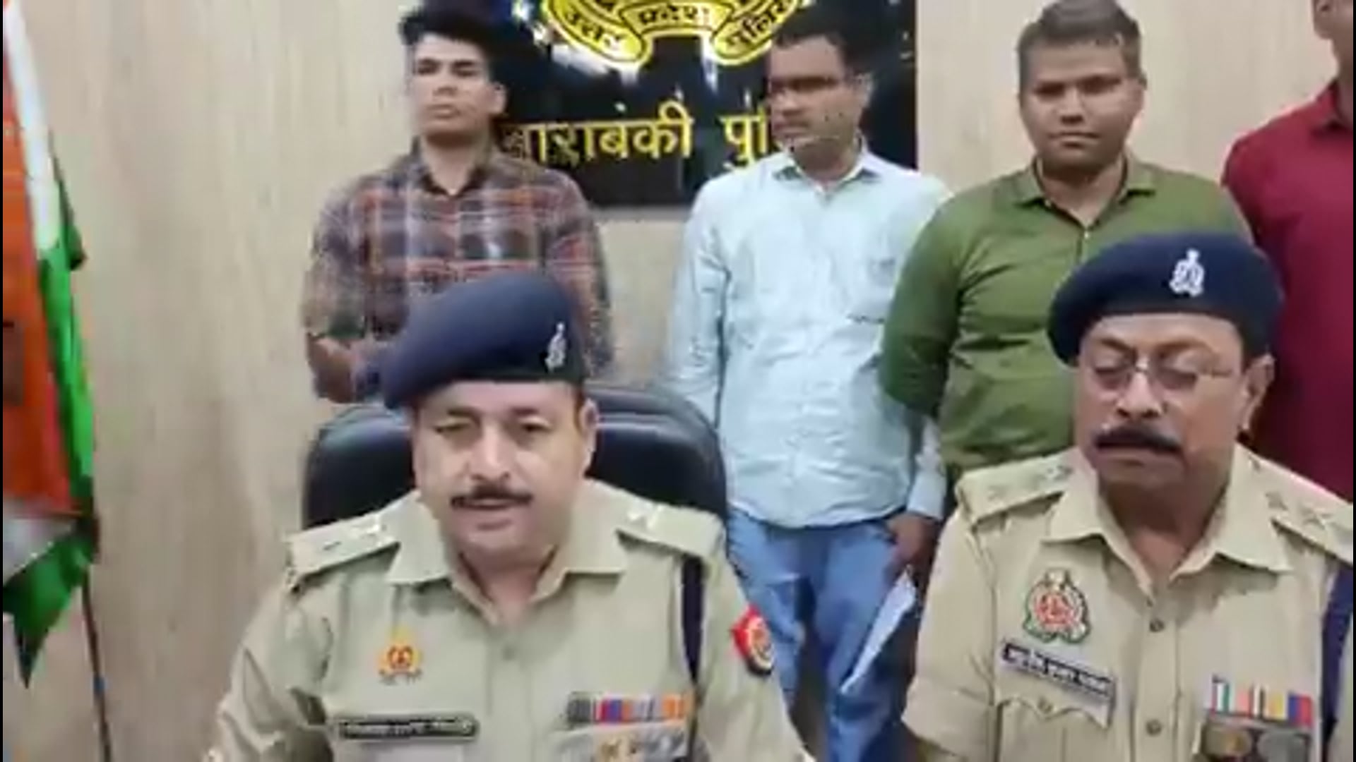 ▶️barabanki police ◀️सर्विलांस सेल व थाना स्तर की संयुक्त टीमों द्वारा सीईआईआर पोर्टल के माध्यम से गुम हुए करीब 16 लाख रुपये कीमत के 77 मोबाइल फोन बरामद किये जाने के सम्बन्ध में अपर पुलिस अधीक्षक उत्तरी श्री विकास चन्द्र त्रिपाठी की बाइट-