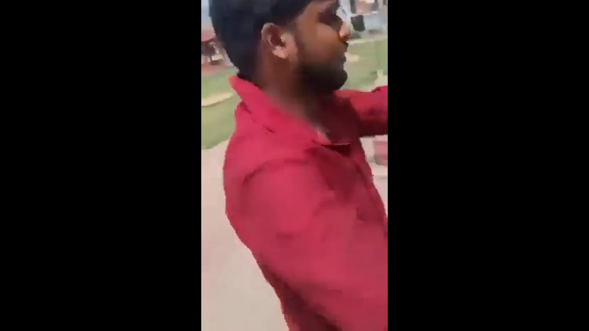 ▶️......अयोध्या जैसी पवित्र जगह पर अगर श्री राम मंदिर के पास वाले पार्क में खुलेआम अश्लील हरकत करोगे तो कुटाई जरूर होगी
