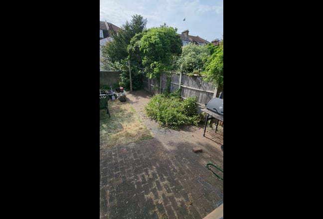 Large Furnished Double Room in Spacious Townhouse Main Photo