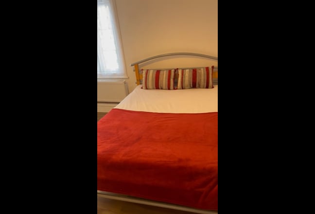 En-Suite Double Room- near Slough High St  (R4) Main Photo
