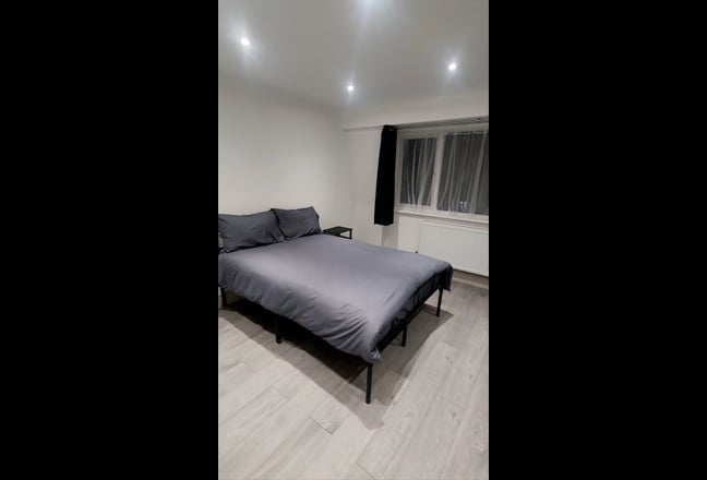 Double room in all female house *No Deposit* Main Photo