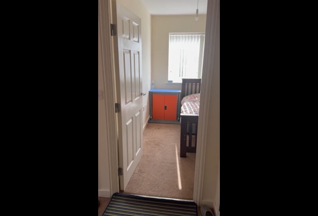 Single furnished room to rent (Modern House) Main Photo