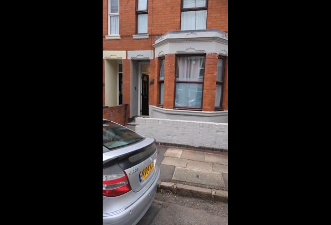 Room with own shower and sink in Earlsdon Main Photo