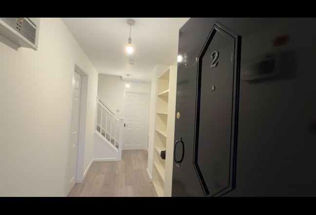 5 Bed House, Gated, Gym Pool & Concierge Main Photo