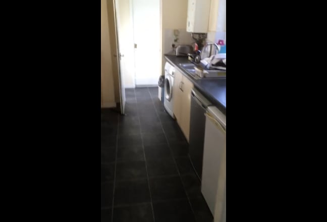 Beautiful 5 bed property (students only)  Main Photo