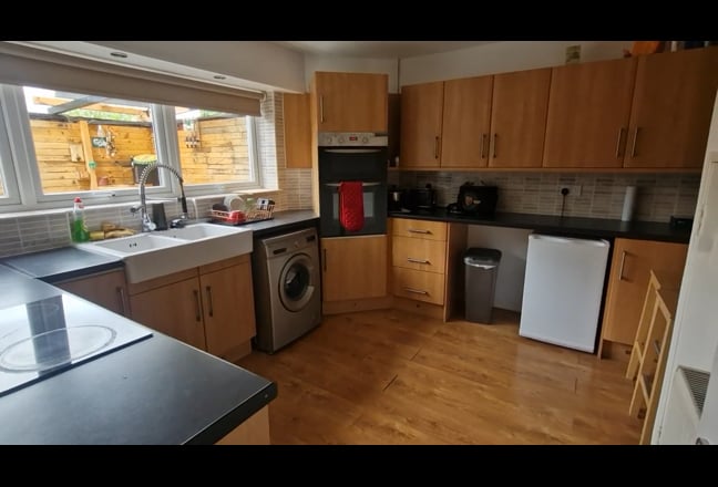 Large double Rooms available.  Main Photo