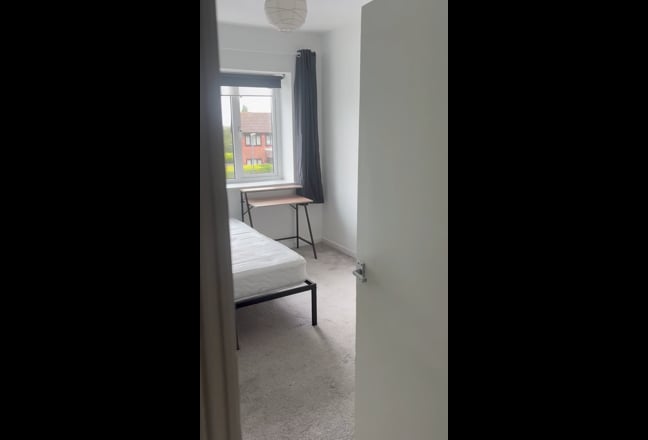 Double Room Available &pound;650(Bills Included) Main Photo