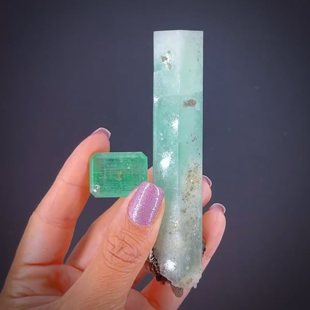 Beryl var. Emerald (Rough & Cut set)