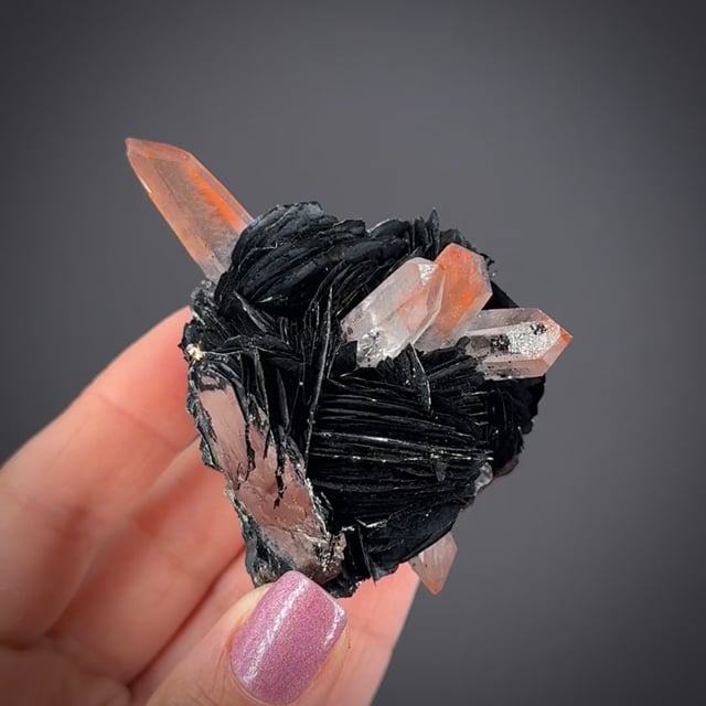Quartz (open & closed Gwindel) on Quartz - SZ22-07 - Schnitzel