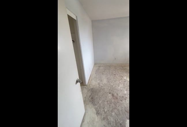 Beach house room available  Main Photo