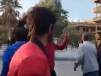 مظاهرة في مدينة دير الزور تطالب بطرد قوات سوريا الديمقراطية "قسد" من المدينة بعد سقوط النظام