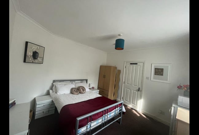 Acton W3 -Double Room &pound;925Pm- Couples &pound;1,100Pm Main Photo