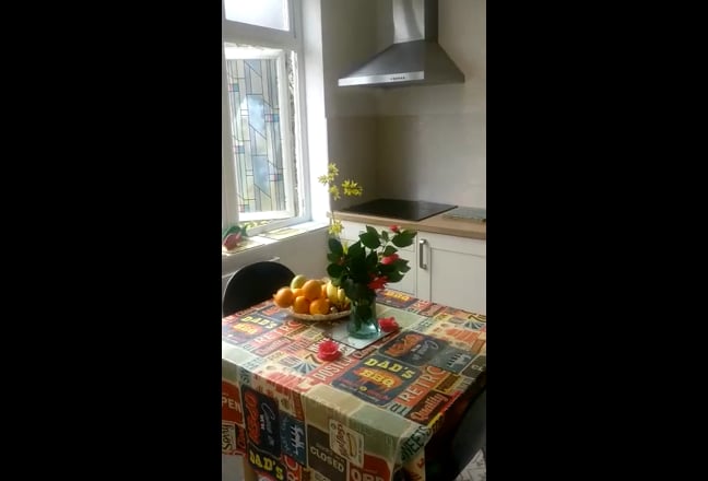  Huge bed sitting room and single room available   Main Photo