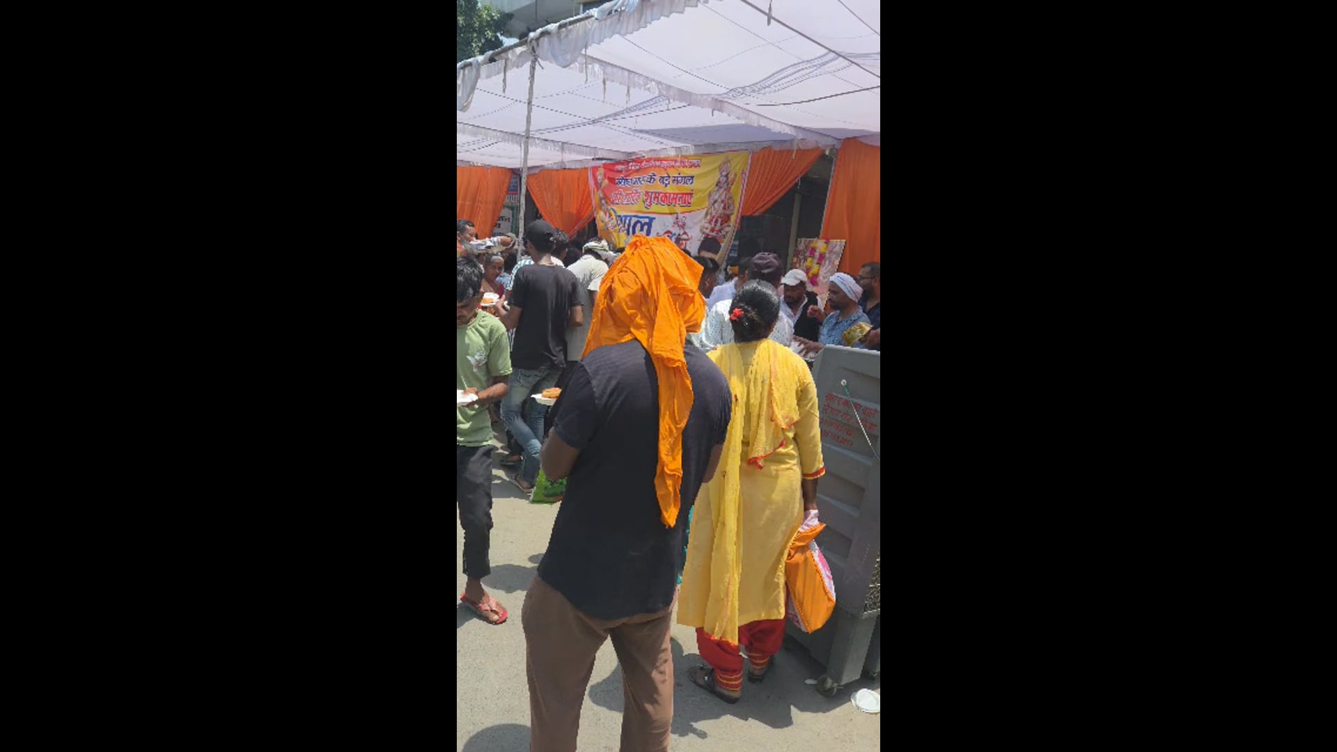 ज्येष्ठ के छठे मंगल पर भक्ति और सेवा का संगम, पलिया में जगह-जगह सजे भंडारे व शर्बत प्याऊ