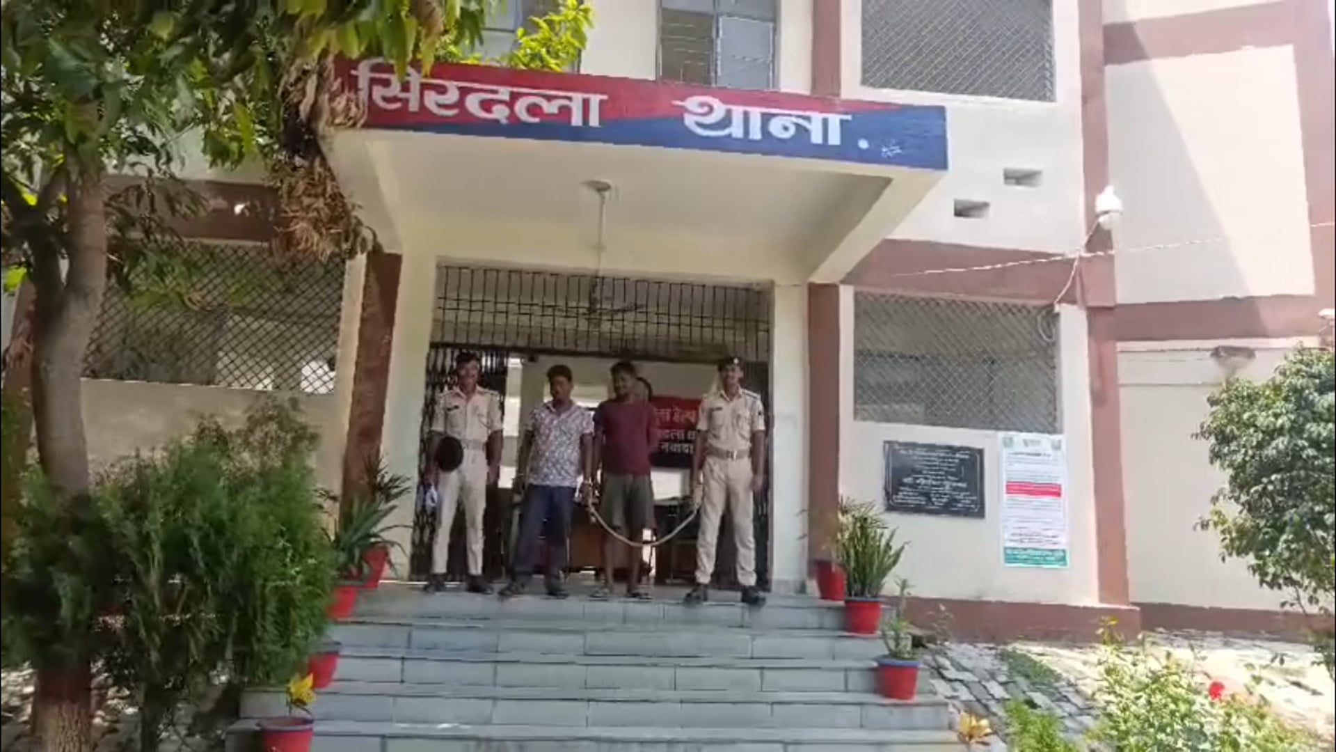 मारपीट के बी एन एस मामले में दो आरोपी गिरफ्तार भेजे गए न्यायालय