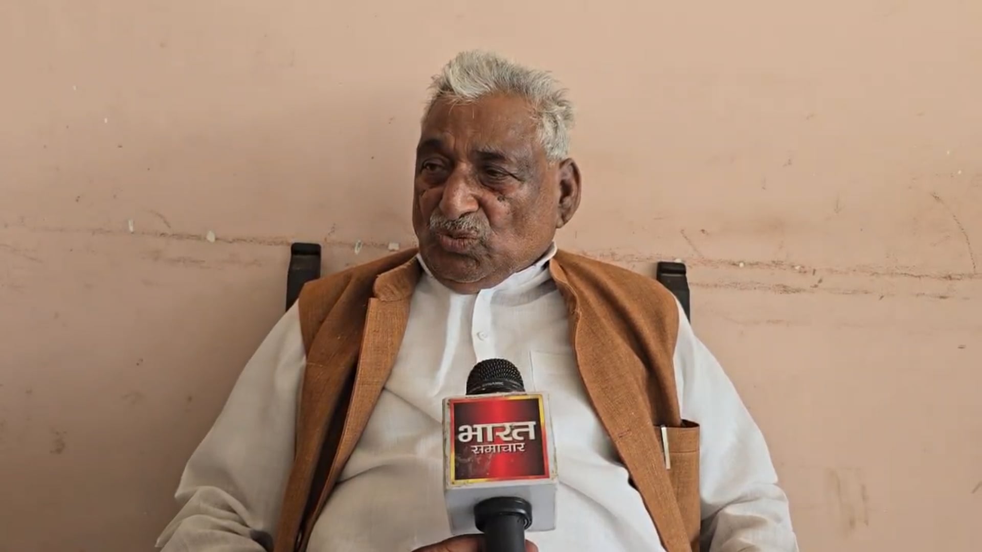 मोदी नेहरू नहीं हो सकते नेता प्रतिपक्ष माता प्रसाद पांडे