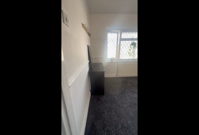 ⭐️⭐️   Room Available in Luton🌟🌟Check the Video Main Photo