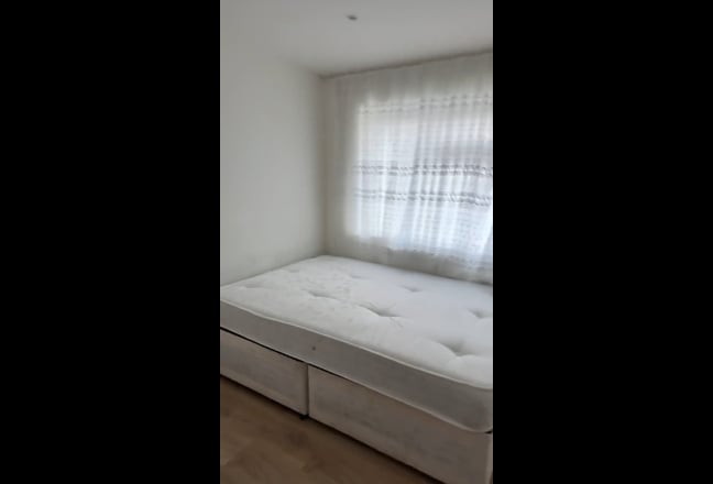  Newley refurbished house - 2 rooms available  Main Photo