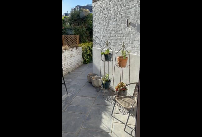 Double room in Clapham ground floor flat  Main Photo