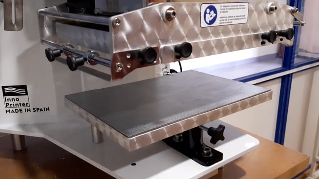 InnoPrinter magnetic silicone pads raising garment for small-format pressing
