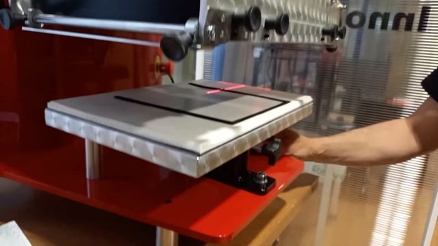 InnoPrinter MK3 heat press exchanging interchangeable working base plates
