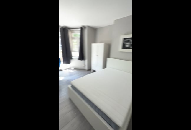 2 Rooms in the same Flat, One With Private Garden  Main Photo