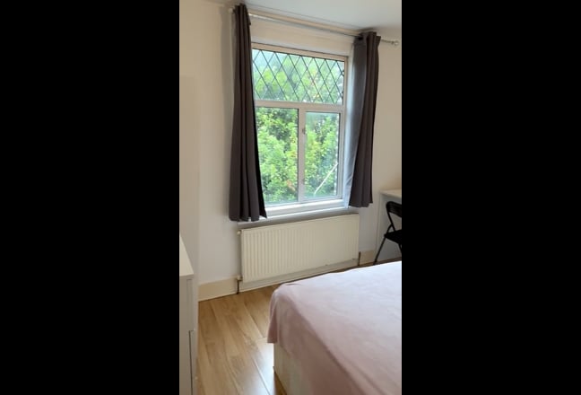 Bright Room located in Kensal Green - Zone 2 Main Photo