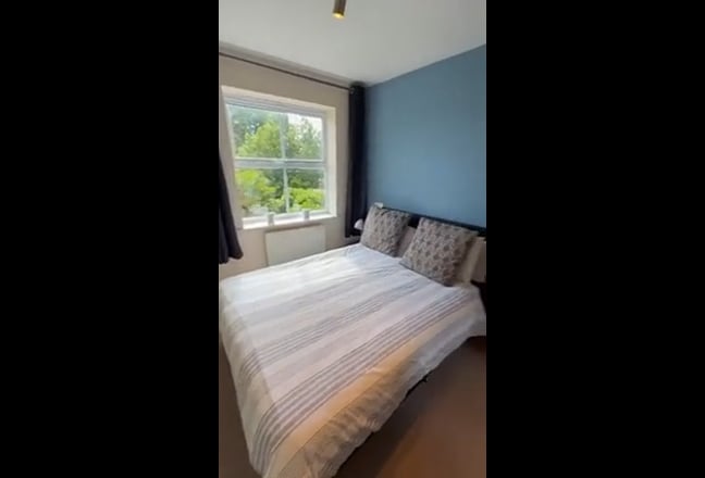 Ensuite in 2 Bed flat-2min to Hillingdon Hospital Main Photo