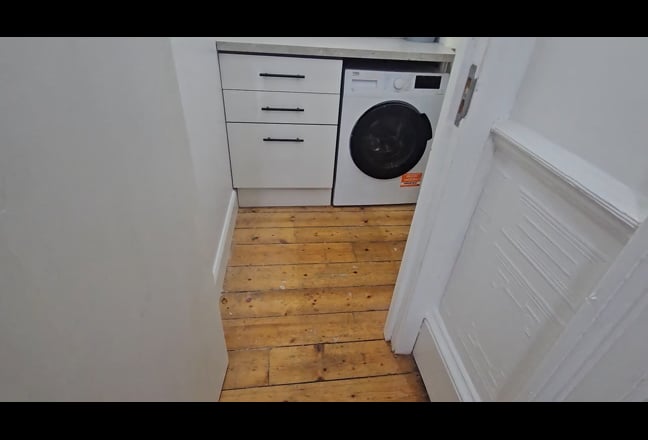 Double Bed Studio 0.5Km from Subway,inc All Bills  Main Photo